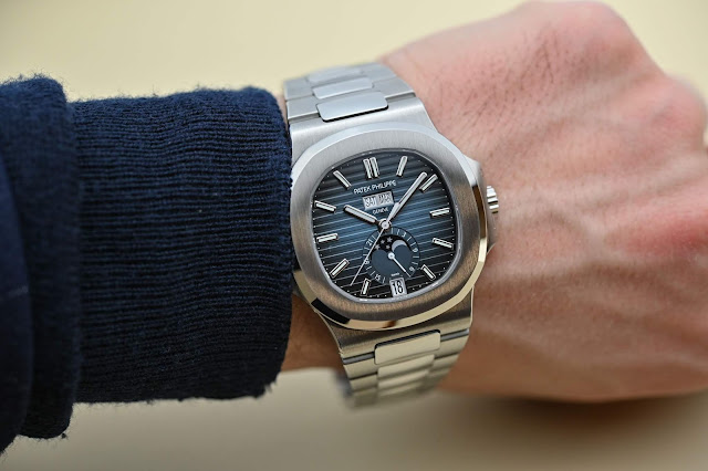 réplique de montre Patek Philippe Nautilus Annual Calendar 5726/1A-014