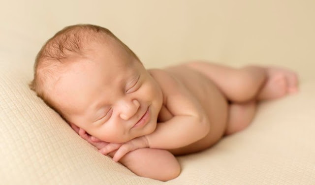 Cách đặt trẻ sơ sinh ngủ sâu nhất