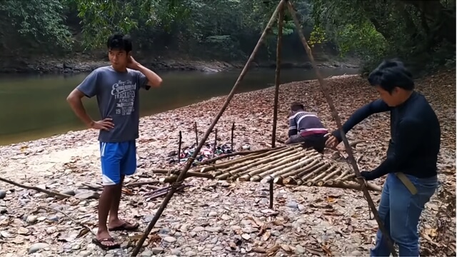 Bakar Ikan Tradisional Dayak