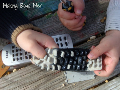 Tinkering, exploring how things work with kids from Making Boys Men