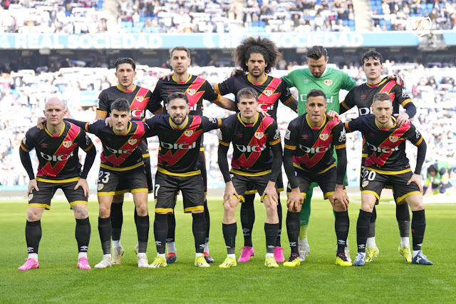 📸RAYO VALLECANO DE MADRID 📆27 enero 2024 ⬆️Luis Alfonso Espino, Lejeune, Aridane, Dimitrievski, Sergio Camello. ⬇️Isi Palazón, Óscar Valentín, Unai López, Pep Chavarría, Óscar Trejo,. Ivan Balliu. REAL SOCIEDAD DE FÚTBOL 0 🆚 RAYO VALLECANO DE MADRID 0 Sábado 27/01/2024, 14:00 horas. Campeonato de Liga de 1ª División, jornada 22. San Sebastián, Guipúzcoa, Reale Arena: 32.528 espectadores. GOLES: ⚽No hubo.