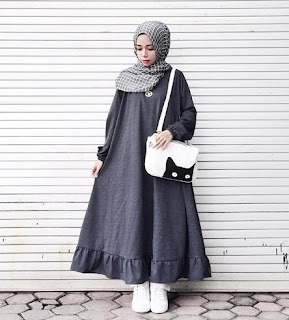 Kebutuhan fashion yang setiap hari terus meningkat membuat para desainer selalu berupaya u 30+ Koleksi Fashion Hijab Remaja 2017 Gaya Masa Kini