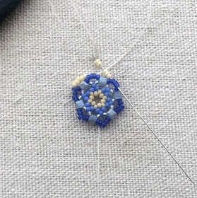 Free tutorial to learn bead netting - used to make mandala pendants and flowers