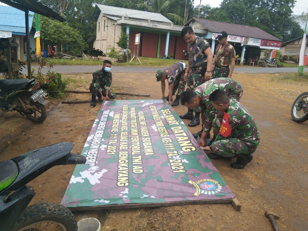 Anggota satgas TMMD pasangan bener sambut kunjungan tim wasev Bakti TNI