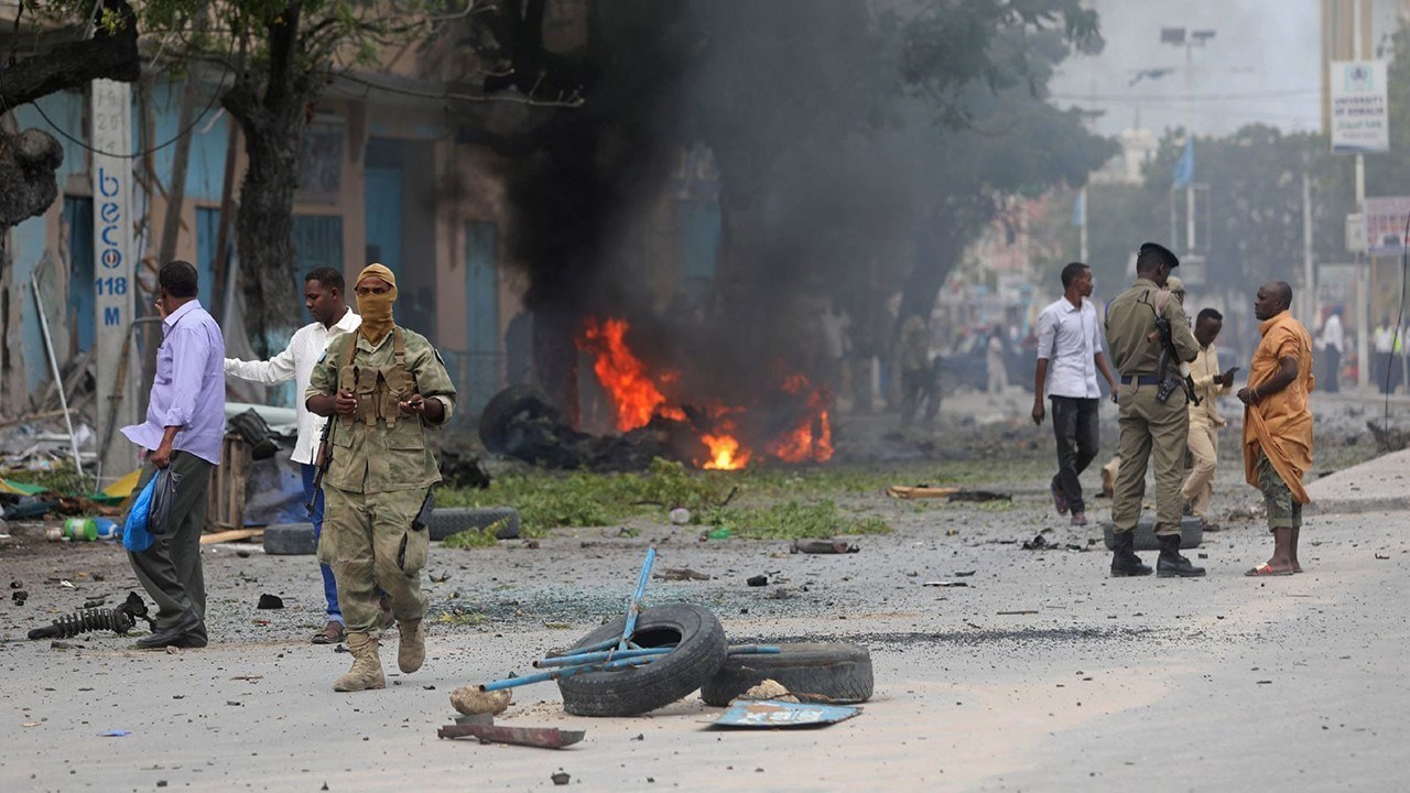 A new explosion in Somalia killed incent people .