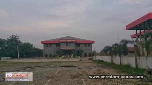 PEREDAM PANAS SPRAY POLYURETHANE FOAM: Proyek Referensi