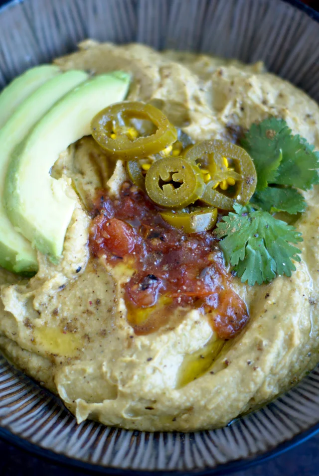 Avocado Salsa Hummus | thetwobiteclub.com