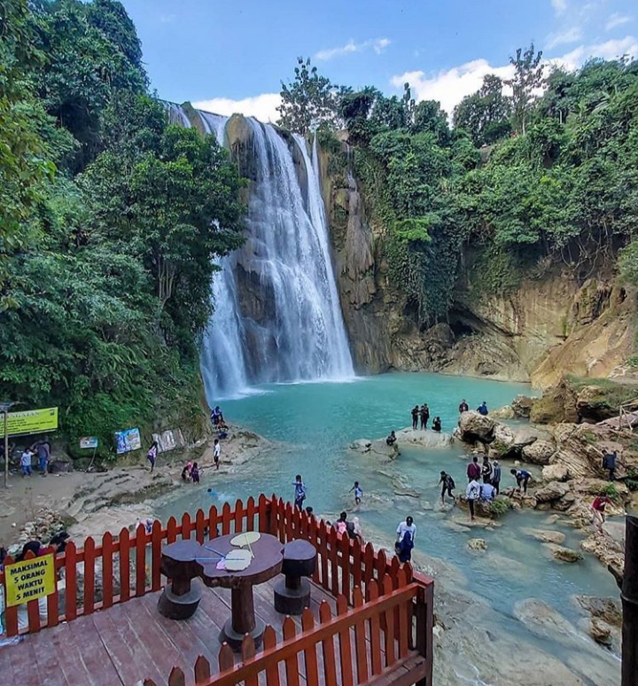 Harga Tiket Air Terjun Lumoly / Air Terjun Luweng Sampang Foto Lokasi