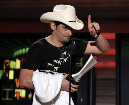 brad paisley this is country music cover art. Brad Paisley accepts the Award