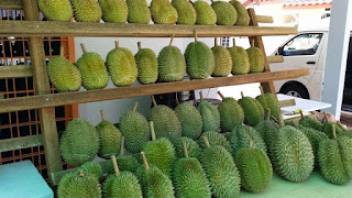 Durian King ori Balik Pulau dah sampai. Lokasi: Berdepan Vistana Hotel Bukit Jambul..