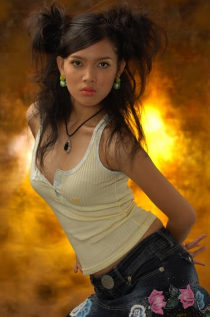 myanmar famous model and actress aye myat thu