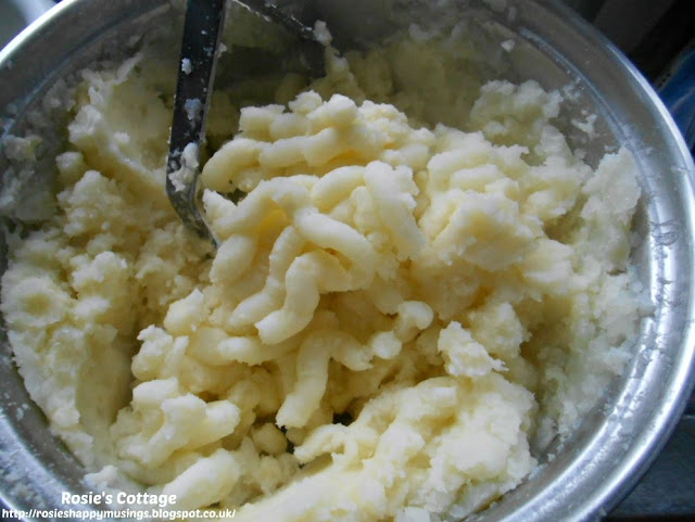 Super Easy, Super Yummy Cheesy Mashed Potato: Perfect, light, fluffy mashed potato made by adding milk and butter...