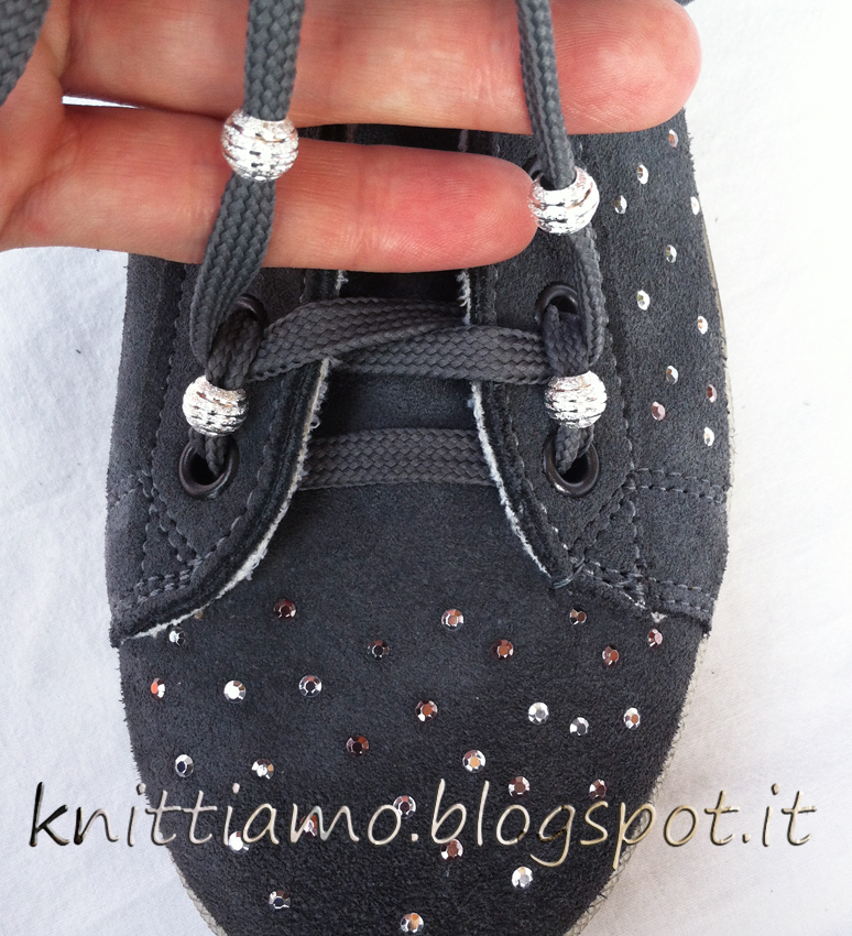 tecnica d'allacciamento per scarpe
