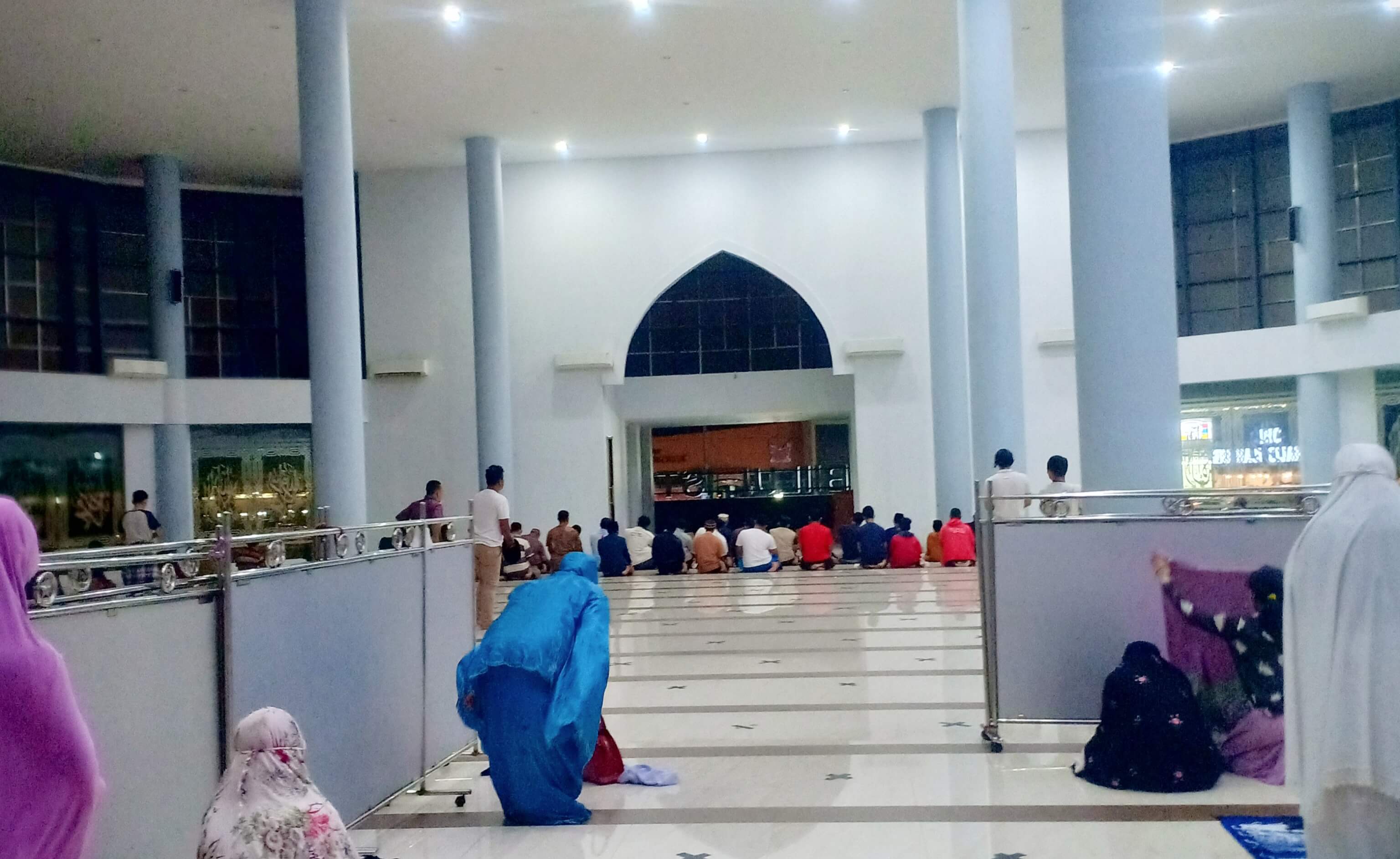 Area utama masjid Sabilul Istiqomah Rest Area Batang