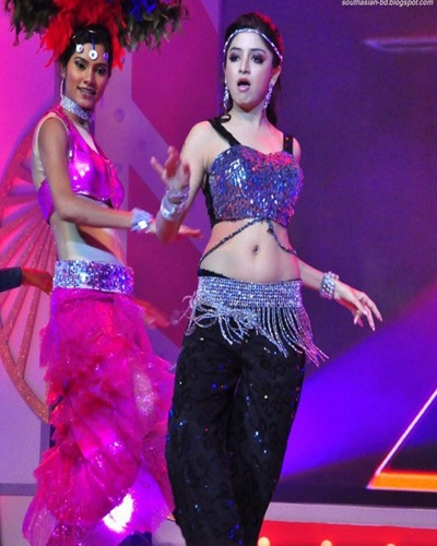 Poonam Kaur dancing hot pics