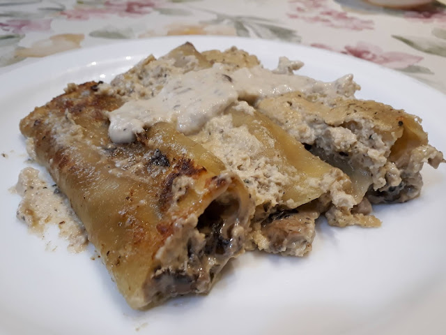 Cannelloni ripieni di funghi e formaggio