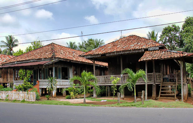  Rumah  Adat  Lampung  Nama Gambar dan Penjelasannya Adat  