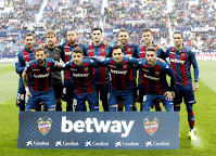 LEVANTE U. D. Temporada 2018-19. Campaña, Aitor Fernández, Rubén Vezo, Chema, Borja Mayoral, Rober Pier, Jason. José Luis Morales, Enes Bardhi, Toño y Rubén Rochina. LEVANTE U. D. 2 R. C. D. ESPANYOL DE BARCELONA 2. 21/04/2019. Campeonato de Liga de 1ª División, jornada 33. Valencia, estadio Ciutat de Valencia. GOLES: 0-1: 15’, Borja Iglesias. 1-1: 61’, Rubén Vezo. 1-2: 64’, Marc Roca. 2-2: 71’, Rochina.