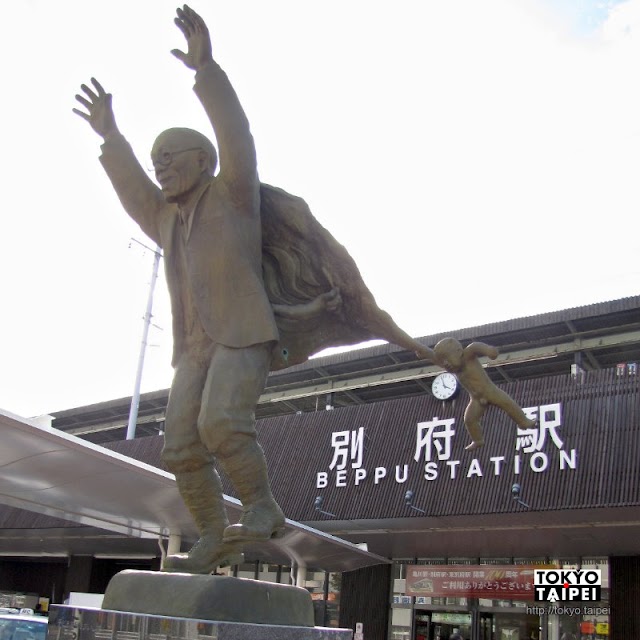 【別府駅】在瀰漫溫泉味的車站旁漫步　和充滿童趣的銅像合照