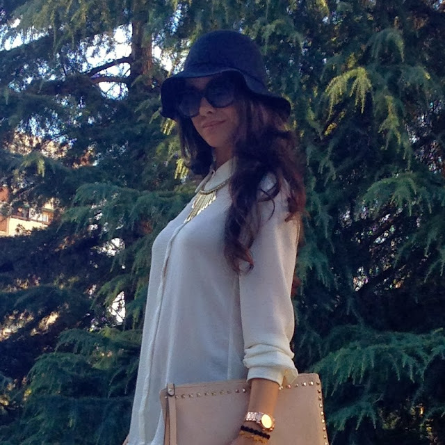 LaCaprichossa, look bohemio con camisa mango, botas xti ,pulseras cruciani y joyas yanes