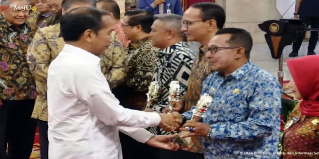 5 Kali Berturut-turut, Bupati Tanah Datar Terima penghargaan TPID Award dari Presiden RI 