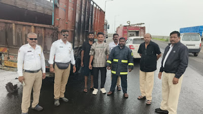 माल ट्रक में लगी आग, नगर परिषद और पुलिस की सतर्कता से टला बड़ा हादसा - NN81
