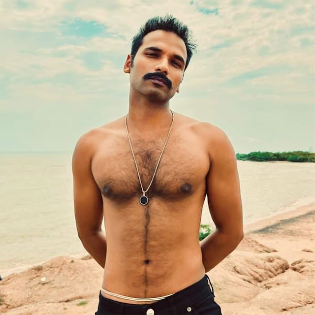 Men in Silver Jewelries - Chain and Arunakodi