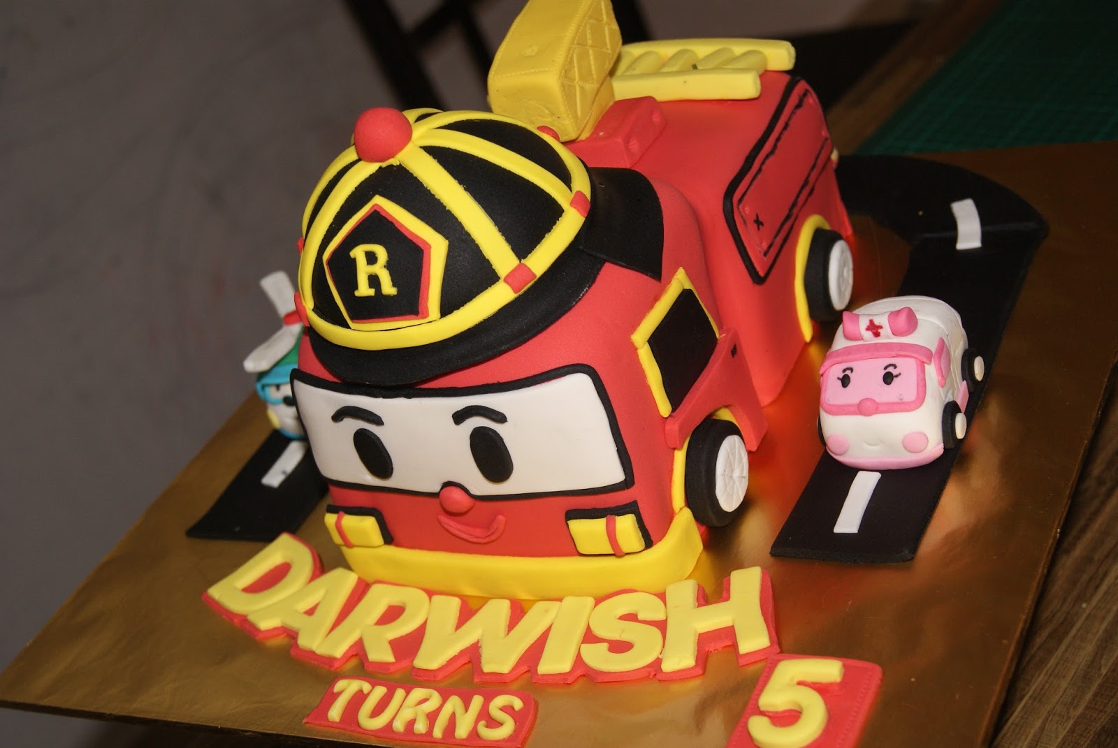 Dlovelymuffinbakery: ROY ROBOCAR POLI