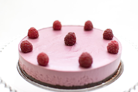 Raw raspberry cake focus middle