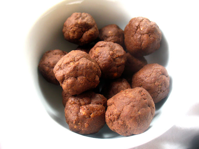 Chocolate Peanut Butter Protein Balls