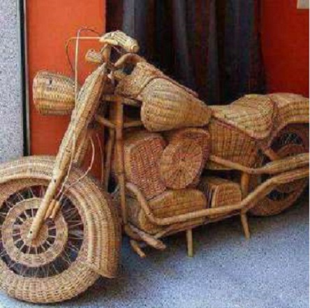 Raffia Motocycle. 