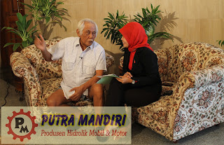 Bob Sadino with Putra Mandiri