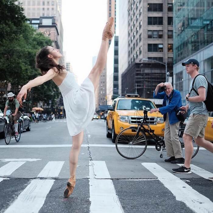 37 Captivating Portraits Of Ballet Dancers Dancing On New York Streets