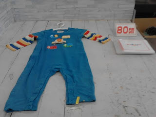 中古品　子供服　８０ｃｍ　HotBiscuits 　はたらくくるまプリント　ライトブルー　長袖カバーオール　２２０円