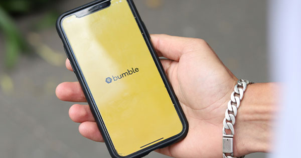 Bumble lanza una nueva herramienta basada en IA para combatir el spam y las estafas