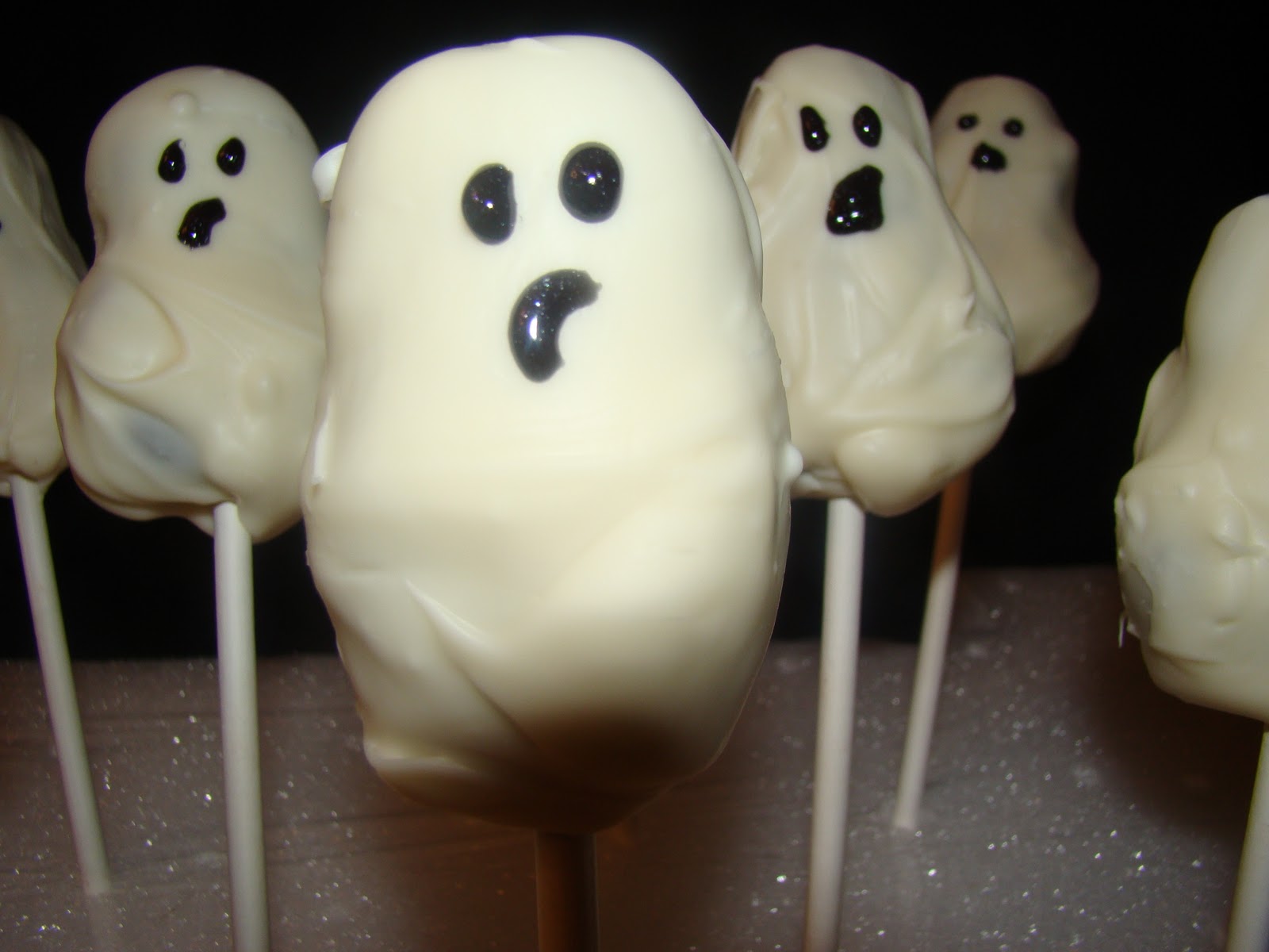 halloween ghost cake pops halloween is such a fun holiday here are some ghost cake pops i made
