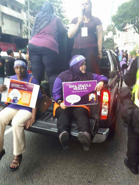 Image result for Gambar siti hasmah di Purple walk