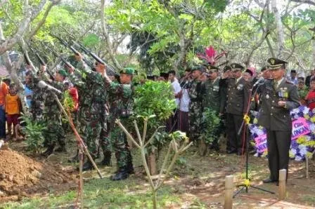 Meninggal Dunia, Serda Sarah  Diberi Penghormatan Terakhir