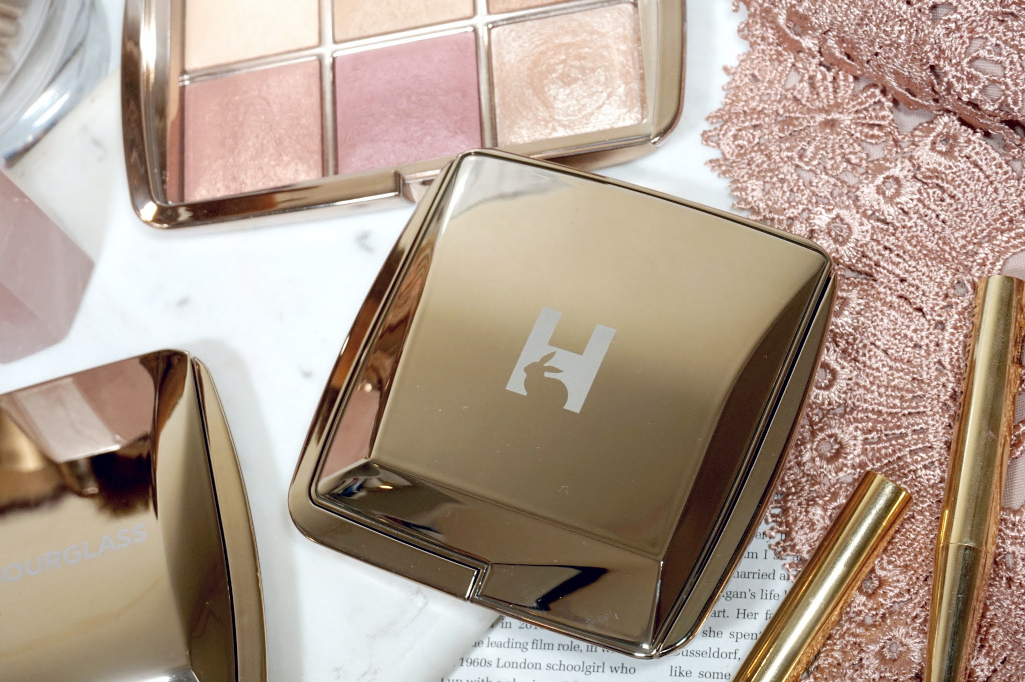 Hourglass Ambient Lighting Edit - Mini Sculpture Unlocked Review and Swatches