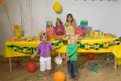 Decoracion de fiesta infantil con globos y girnaldas