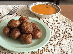 Kofta (Meatball) Curry Recipe @ treatntrick.blogspot.com
