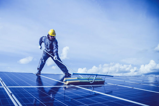 solar panel cleaning service