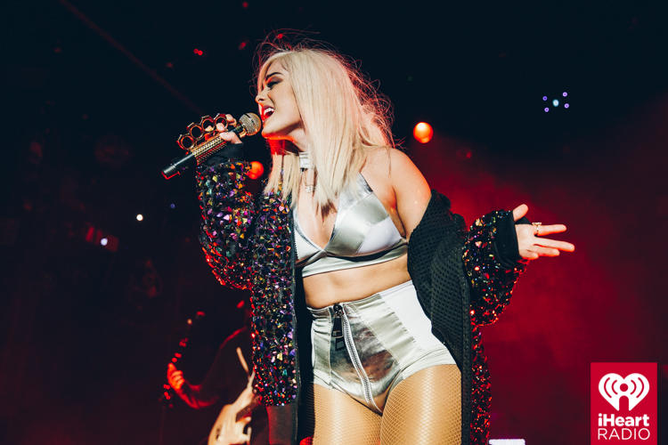 iHeart Radio no show da All Your Fault Tour em Nova Iorque
