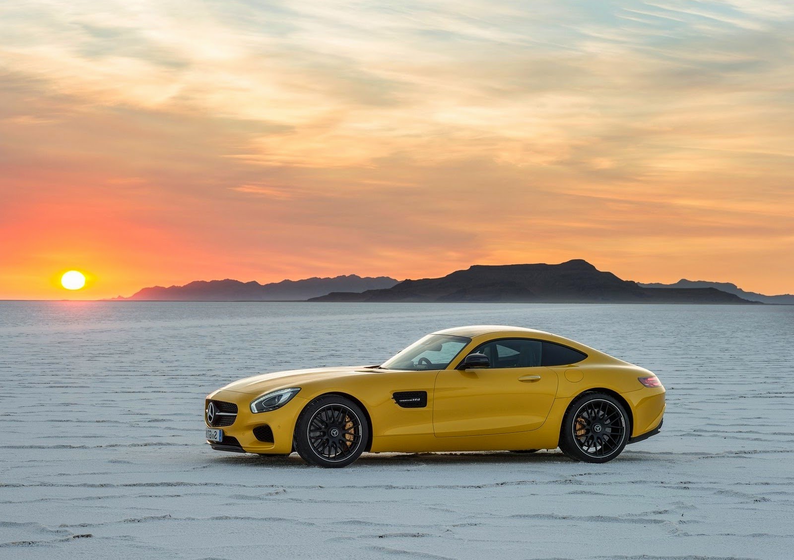 2016 Mercedes-AMG GT (Fire Opal) Grill HD Wallpaper 