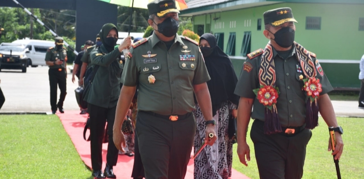 Kunker Pangdam Hasanuddin di Korem 142/ Tatag Tinjau Perumahan Dinas Prajurit TNI