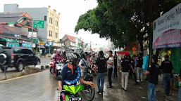 LSM Geram Banten Indonesia Bagikan Takjil ke Masyarakat dan Pengguna Jalan