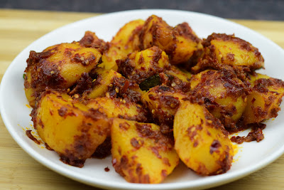 Potato Curry Recipe | Easy Potato Dish | Aloo Curry Recipe | Spicy Potato Curry