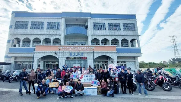 ▲浪慢騎士車隊展開2024首場公益行動，號召車友共襄盛舉，為喜樂保育院募集欠缺物資及設備。（記者林明佑翻攝）