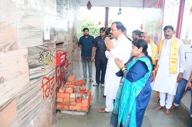 उप मुख्यमंत्री श्री केशव प्रसाद मौर्य ने जनपद सीतापुर के ग्राम बरमी मे अमृत सरोवर का किया निरीक्षण