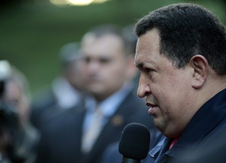 Chávez confirma su buen estado de salud antes de postularse a elecciones